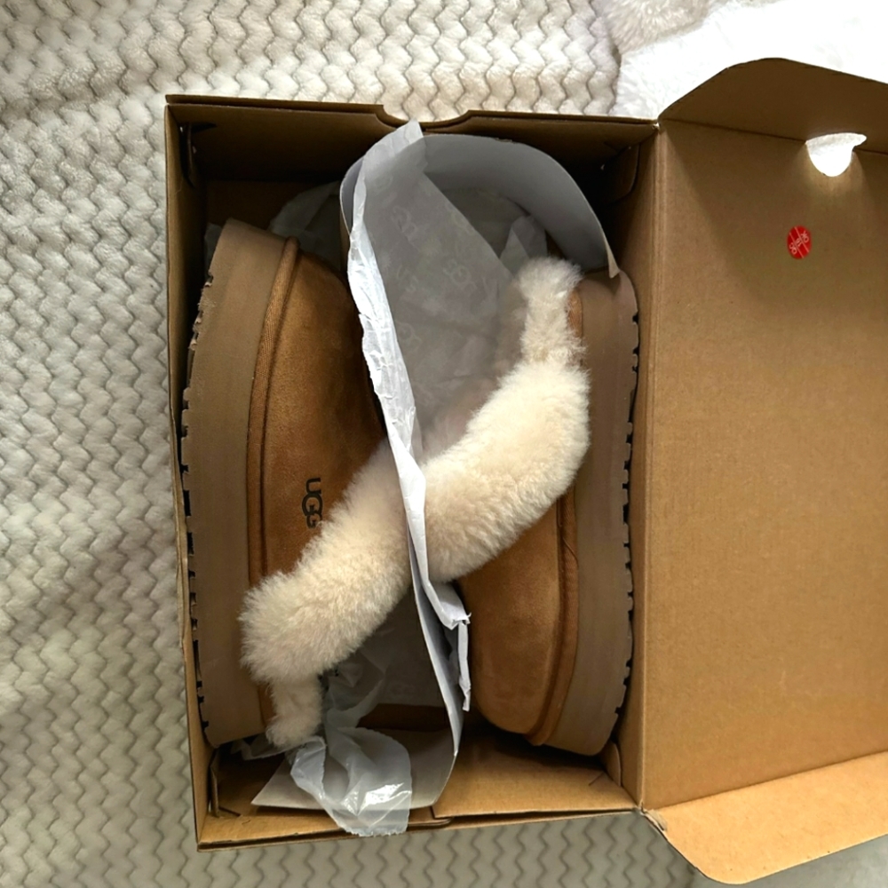 Ugg disquette womens size 5
